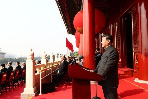 Xi ascends Tian'anmen Rostrum to attend National Day celebrations